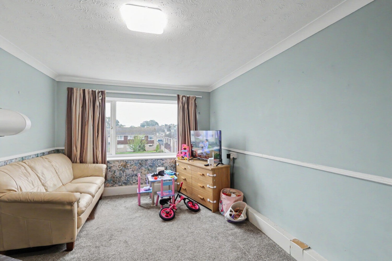 Flat Dawkins Road in Poole