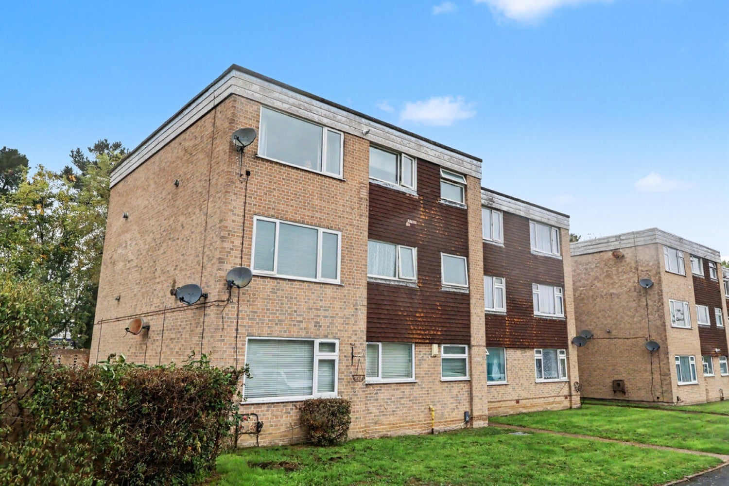 Flat Dawkins Road in Poole