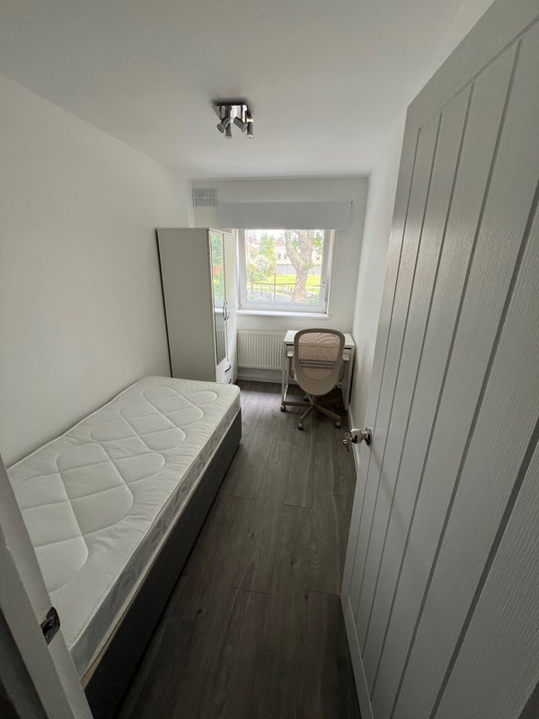 Room Patrick Connolly Gardens in Greater London