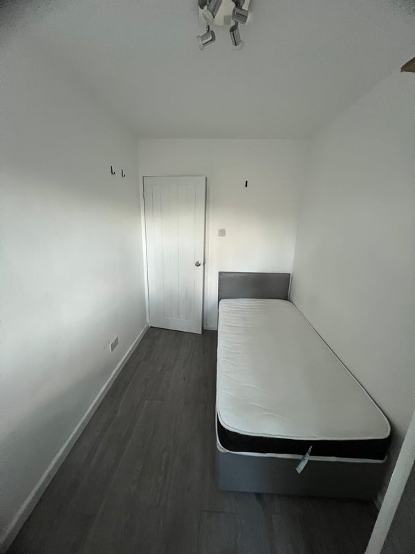 Room Patrick Connolly Gardens in Greater London