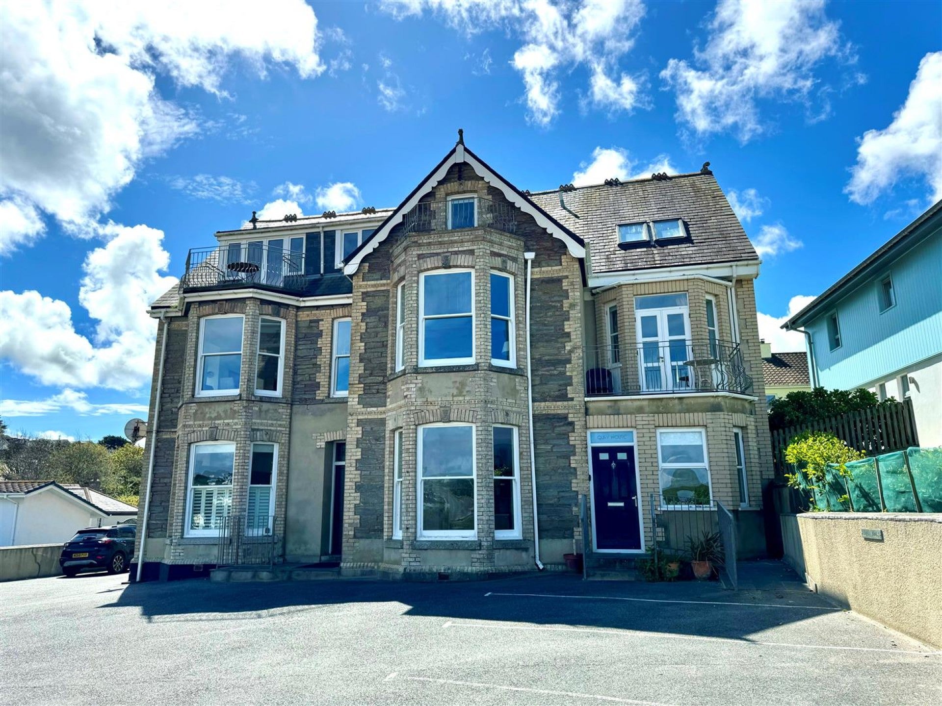 Flat Porth Beach Road in Newquay