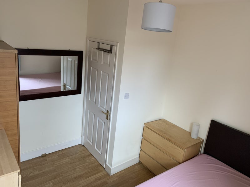 Room Kingsley Road in Greater London
