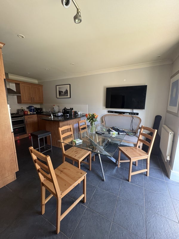 Room Siskin Close in Bristol