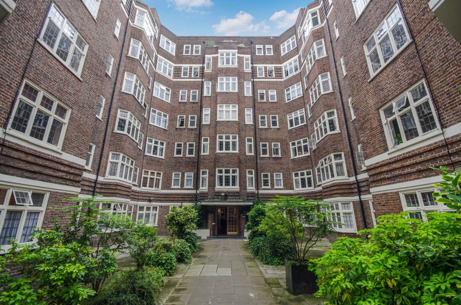 Flat Wakefield Mews in Greater London
