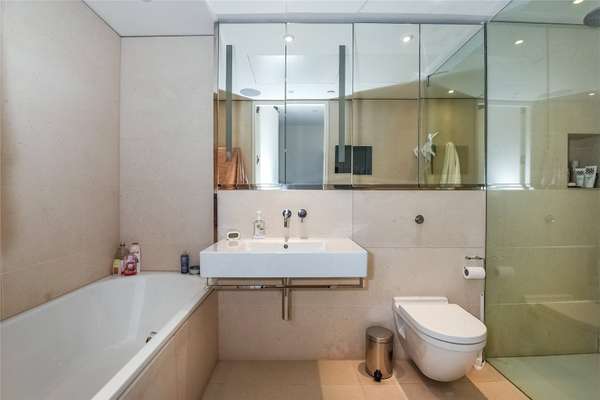 Flat Bankside in Greater London