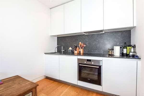 Flat Bankside in Greater London
