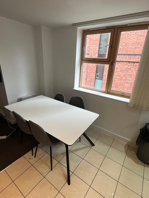 Room Dyche Street in Manchester