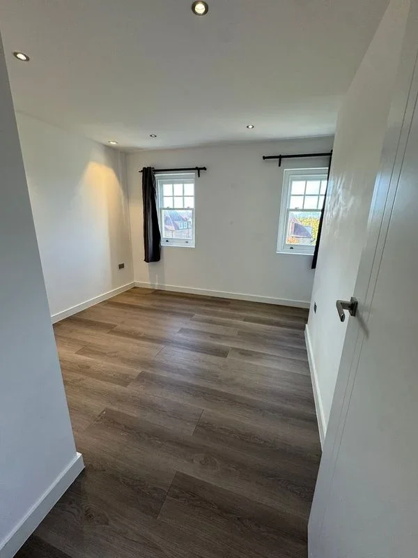Flat Ambleside Avenue in Greater London