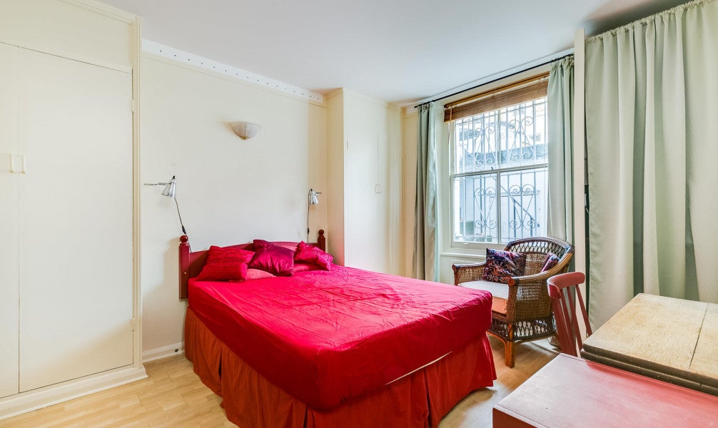 Flat Ifield Road in London
