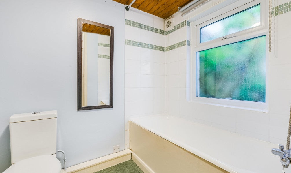 Flat Ifield Road in London