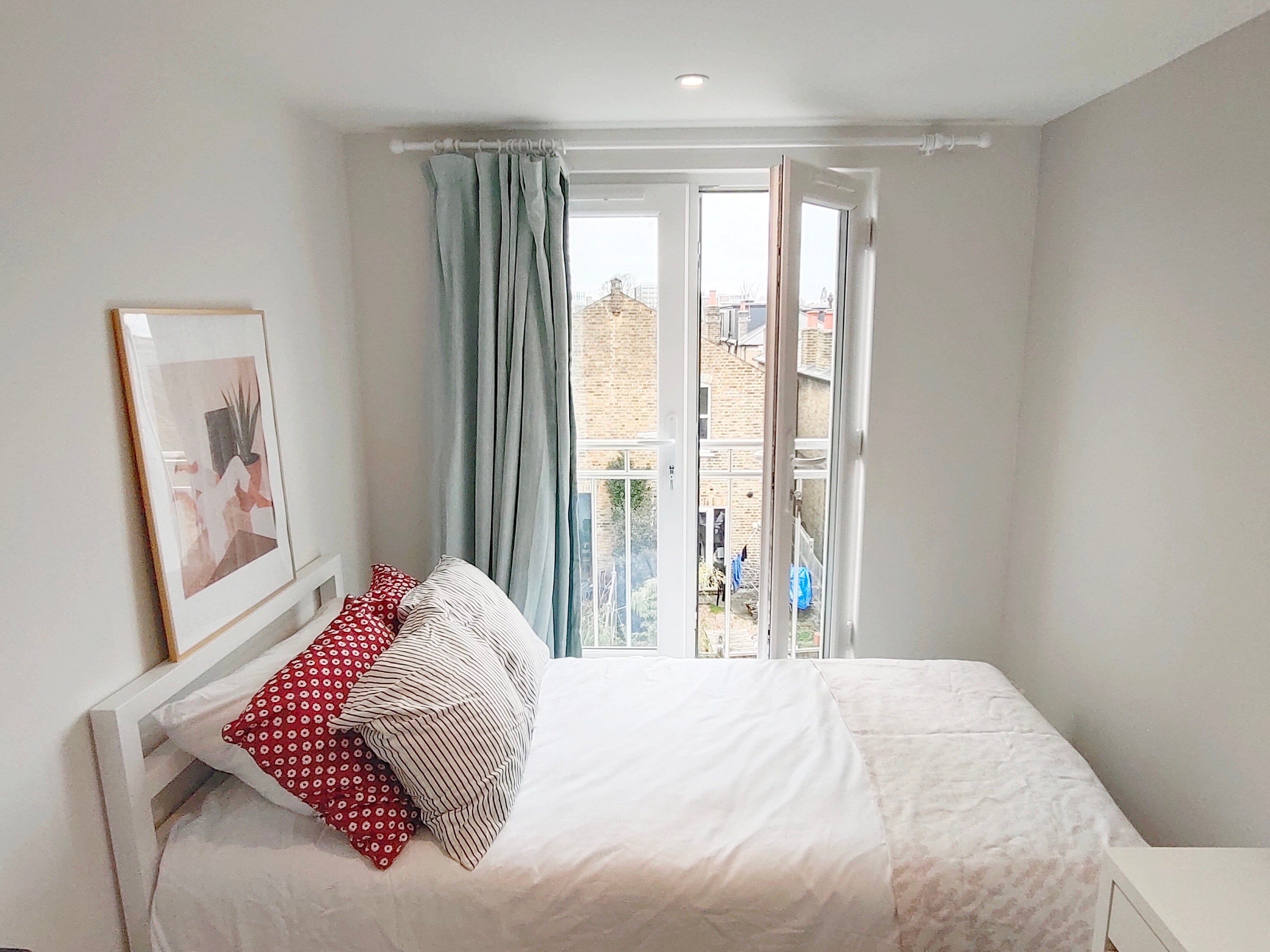 Flat Villiers Road in Greater London