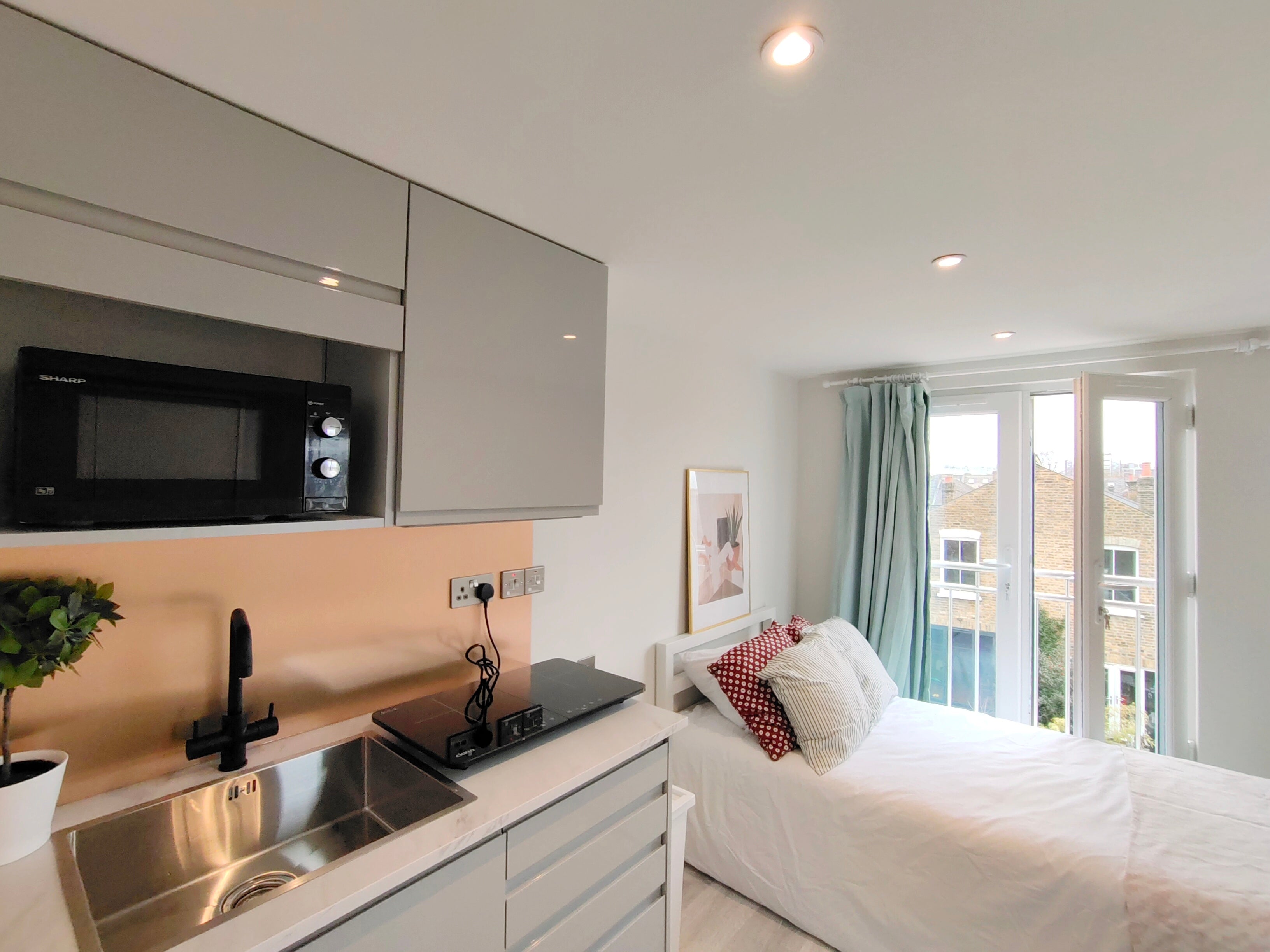 Flat Villiers Road in Greater London