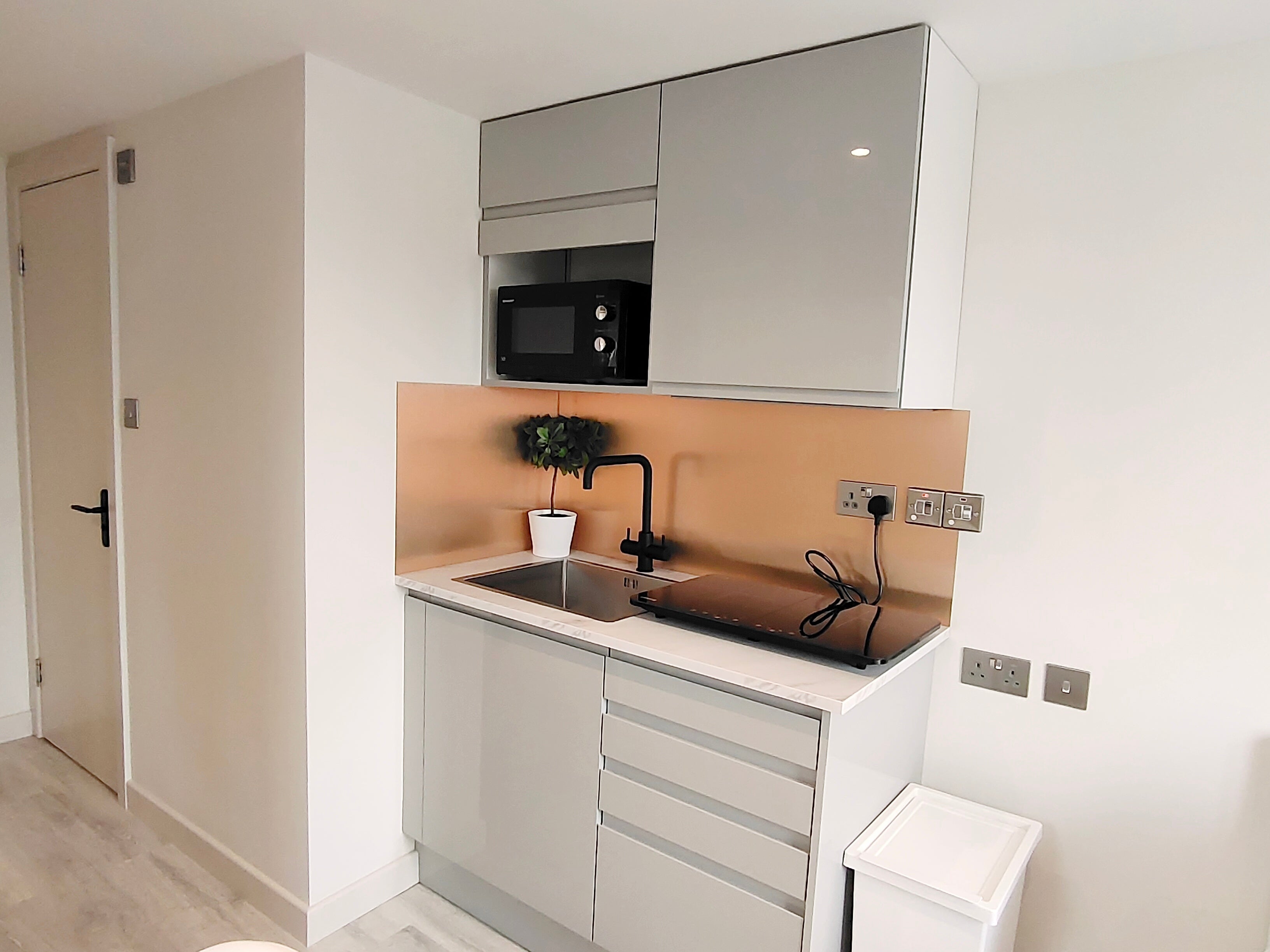 Flat Villiers Road in Greater London