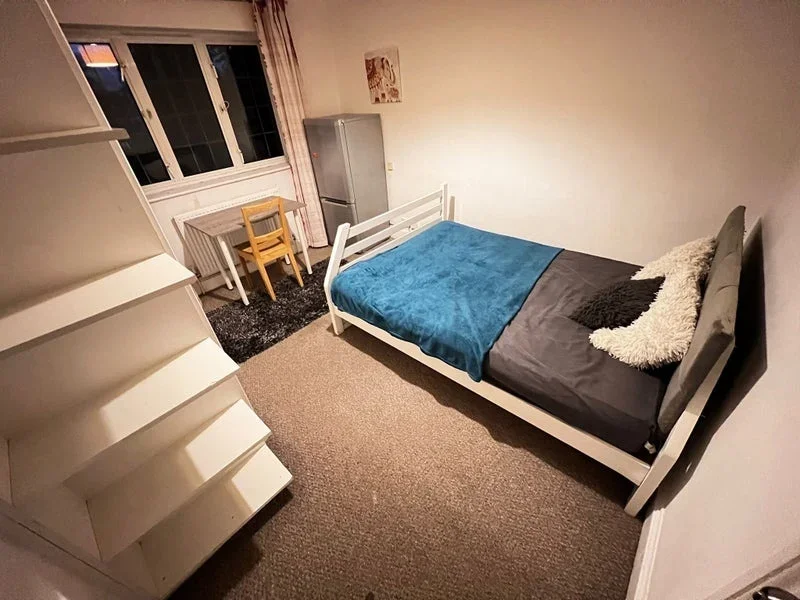Room Mountington Park Close in Greater London