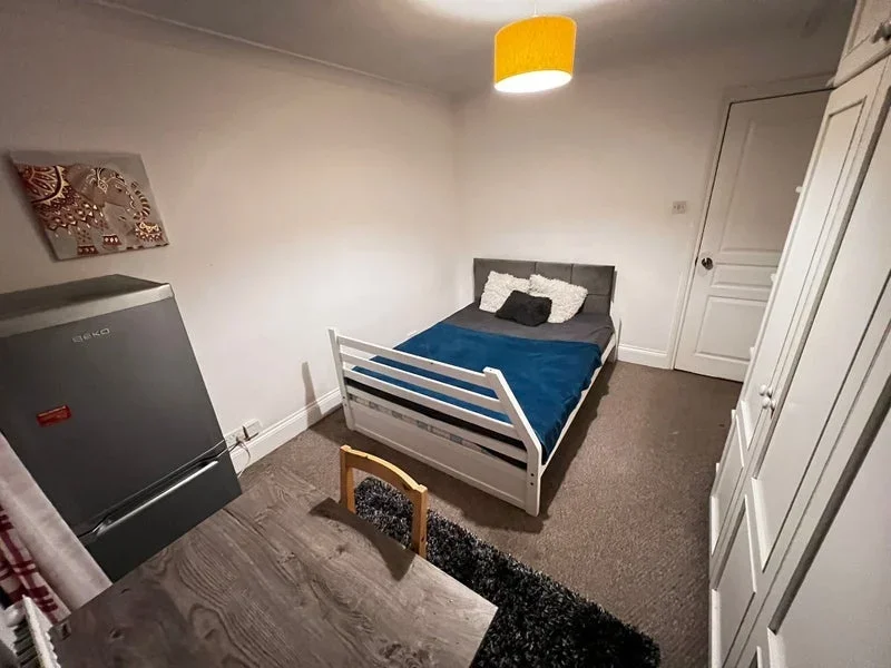 Room Mountington Park Close in Greater London