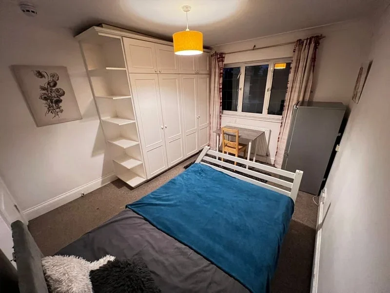 Room Mountington Park Close in Greater London