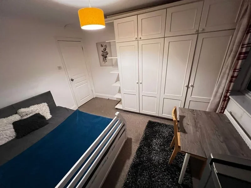 Room Mountington Park Close in Greater London