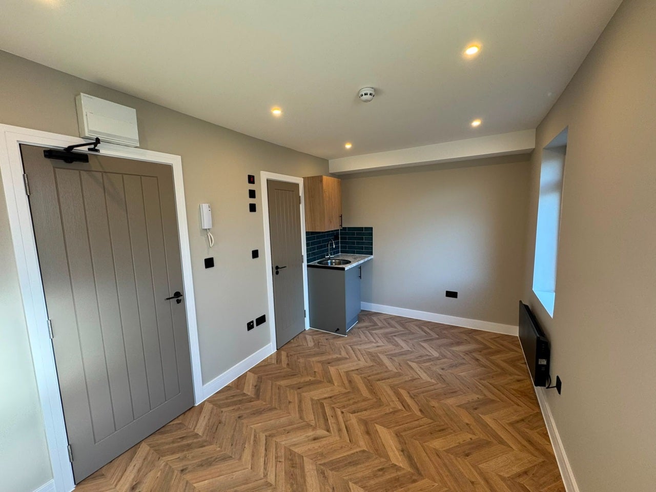 Flat Albert Road in Greater London