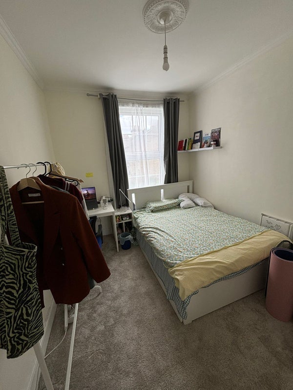Room Kempton Road in Greater London