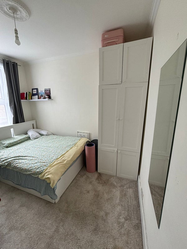 Room Kempton Road in Greater London