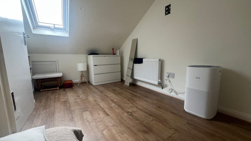 Room Kempton Road in Greater London