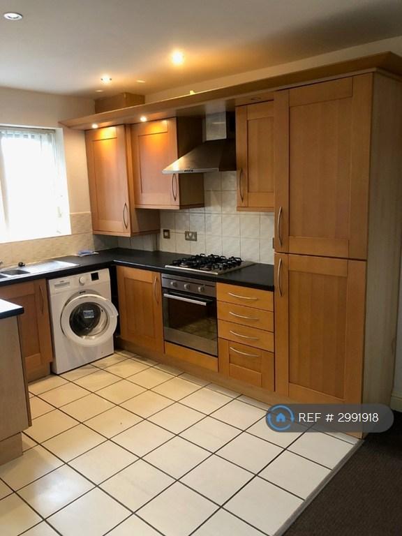 Flat Pontefract Road in Cudworth