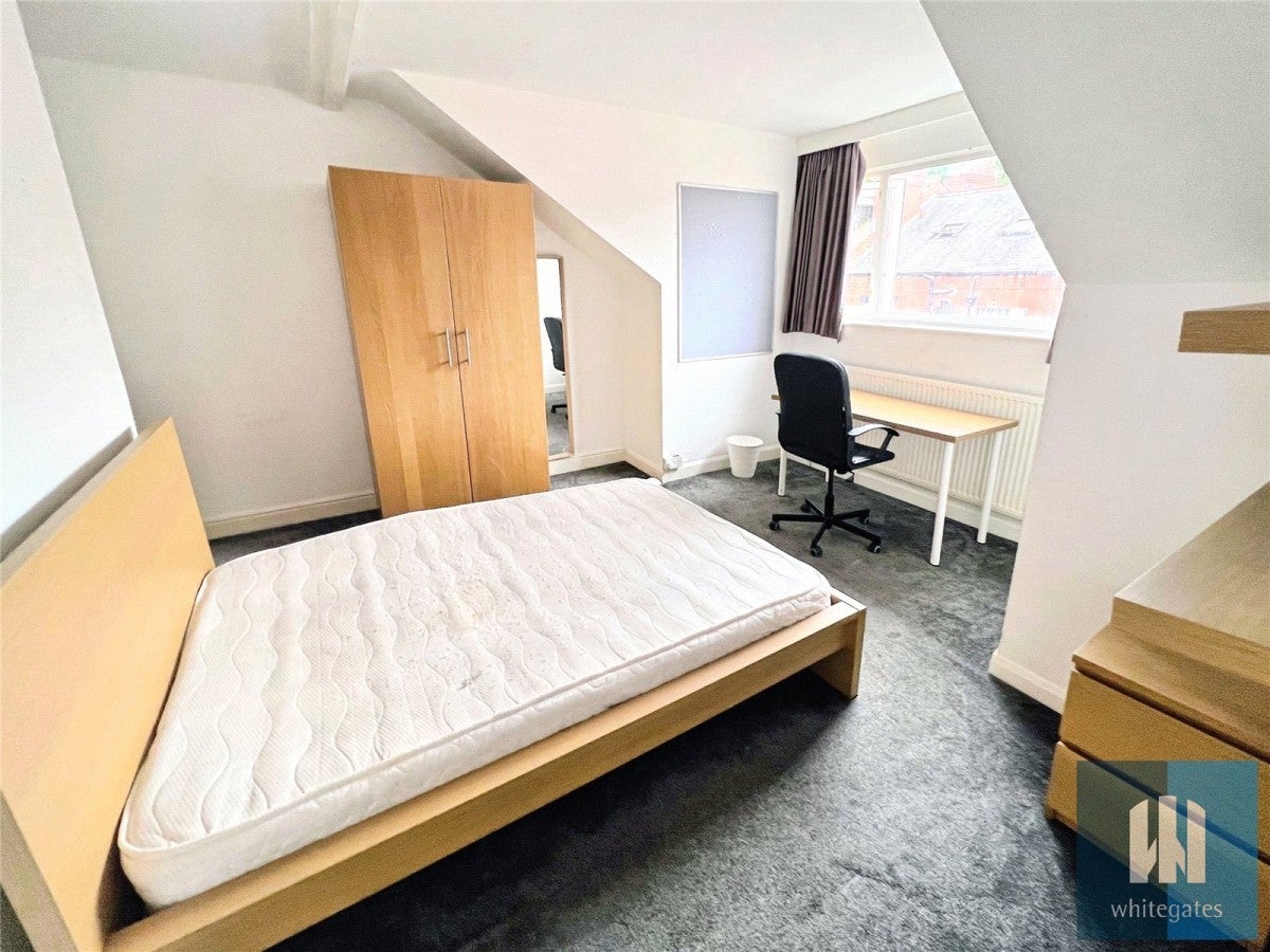 Flat Back Burchett Grove in Leeds