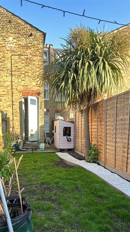 Flat Quinton Street in Greater London
