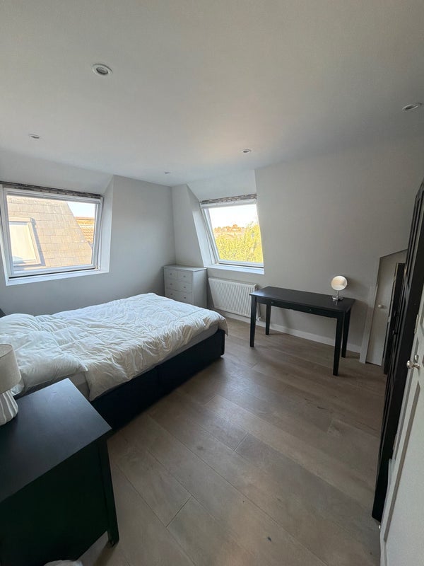 Room Quinton Street in Greater London