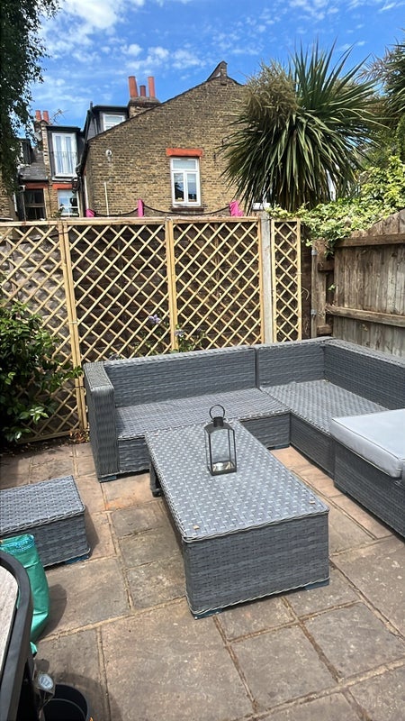 Flat Quinton Street in Greater London
