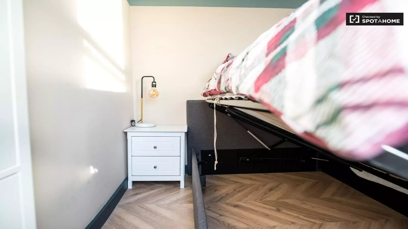 Flat St. Philip Street in Greater London