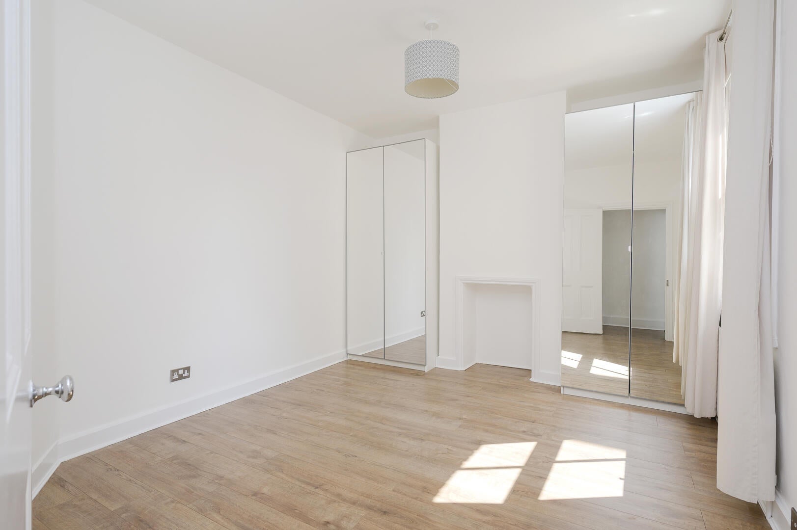Flat Chilton Road in Greater London