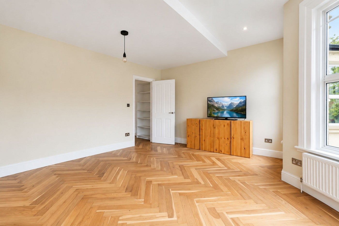 Flat Hewitt Road in Greater London
