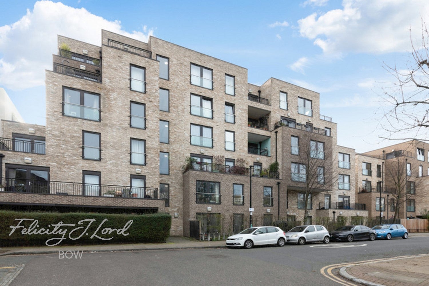Flat Axio Way in Greater London