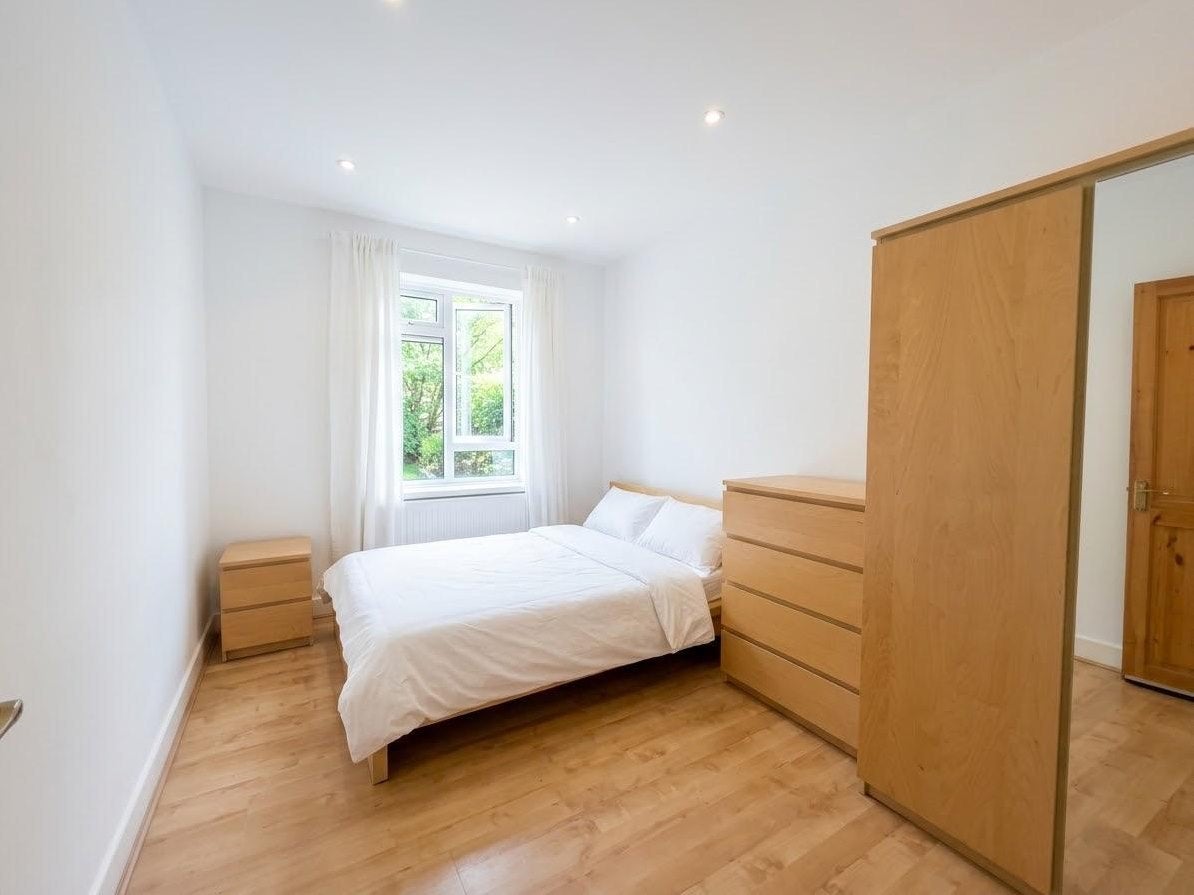 Flat Crowndale Court in Greater London