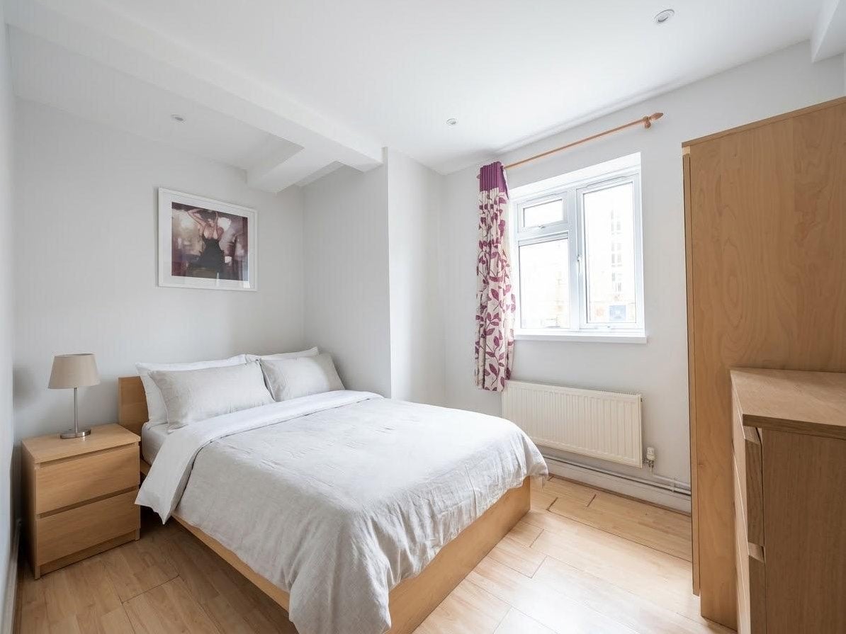 Flat Crowndale Court in Greater London