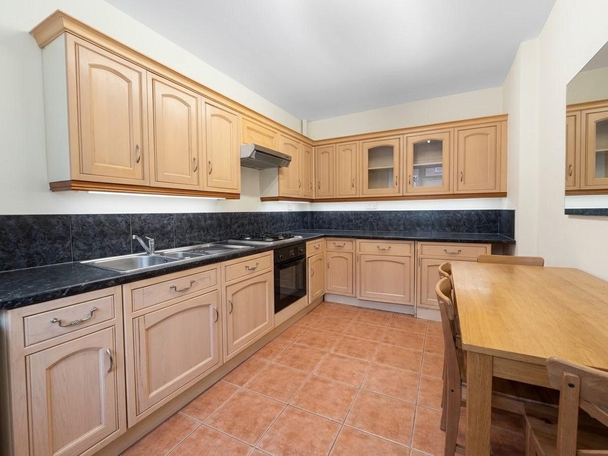 Flat Crowndale Court in Greater London