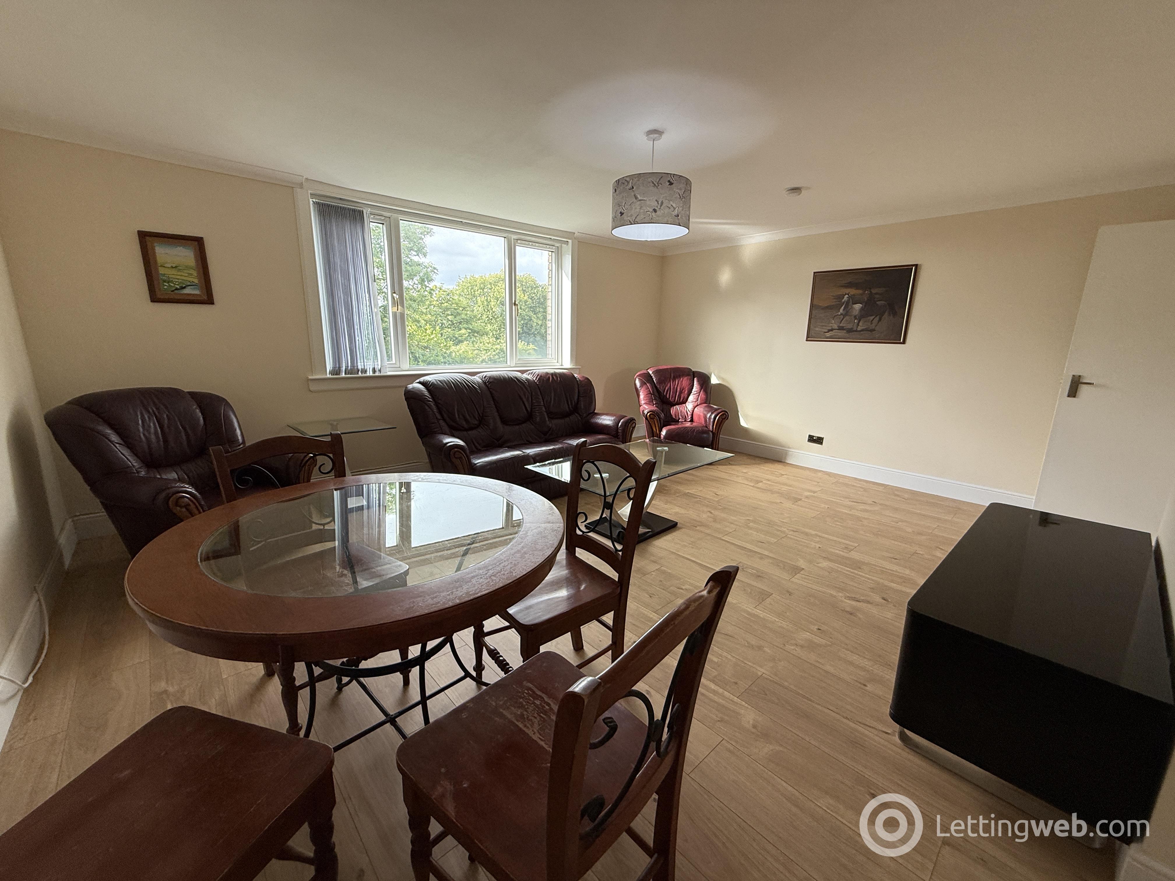 Flat Braehead Road in Cumbernauld