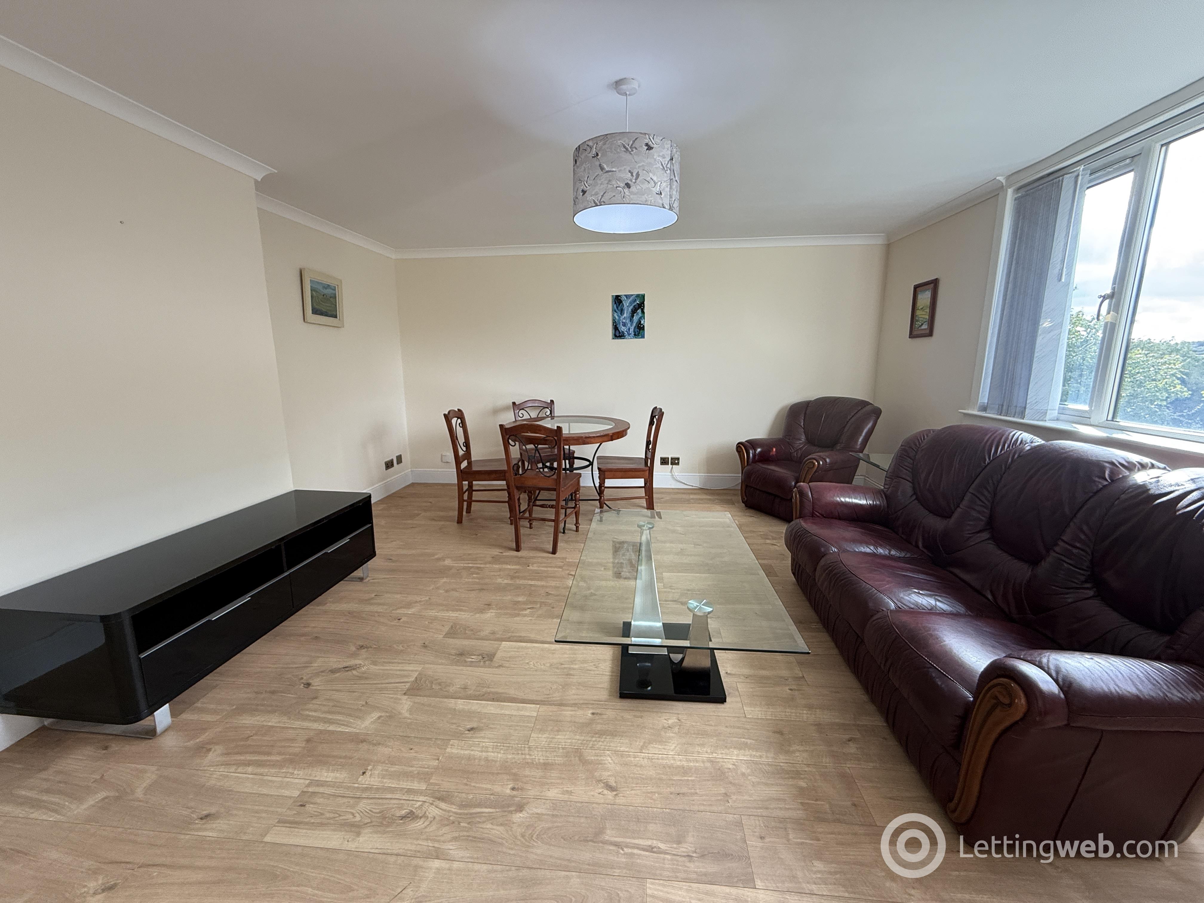 Flat Braehead Road in Cumbernauld