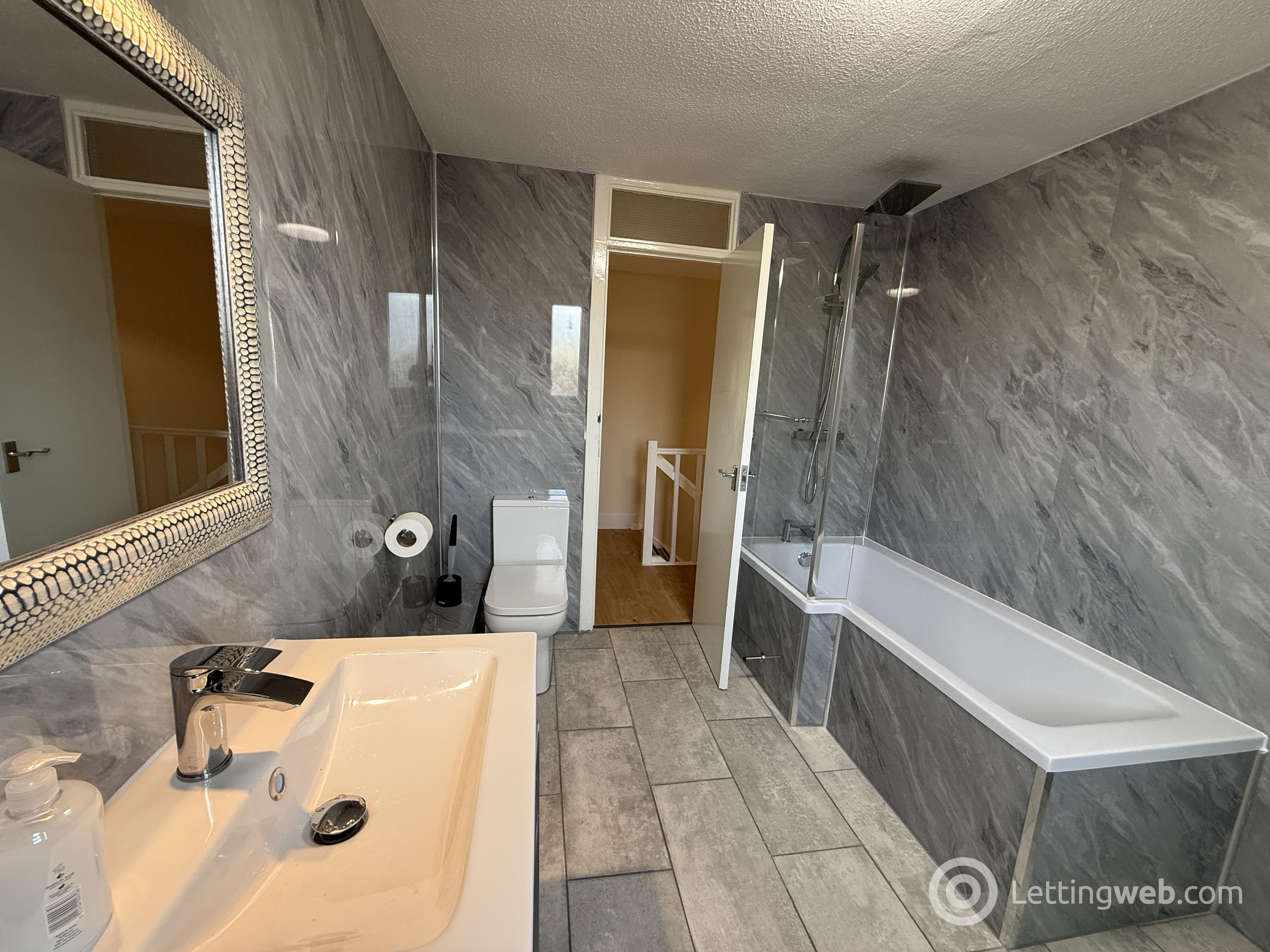 Flat Braehead Road in Cumbernauld