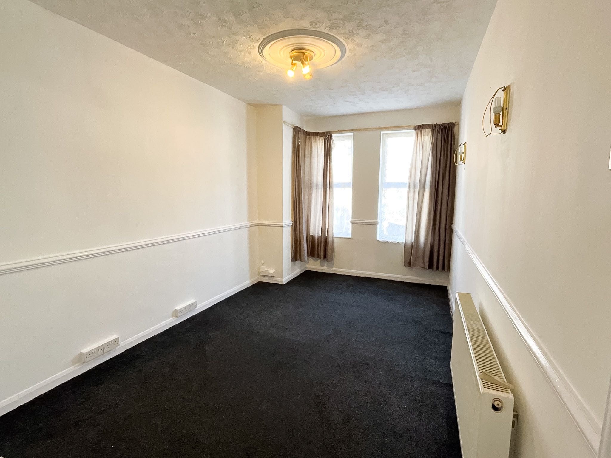 Flat Fairfax Drive in Southend-on-Sea