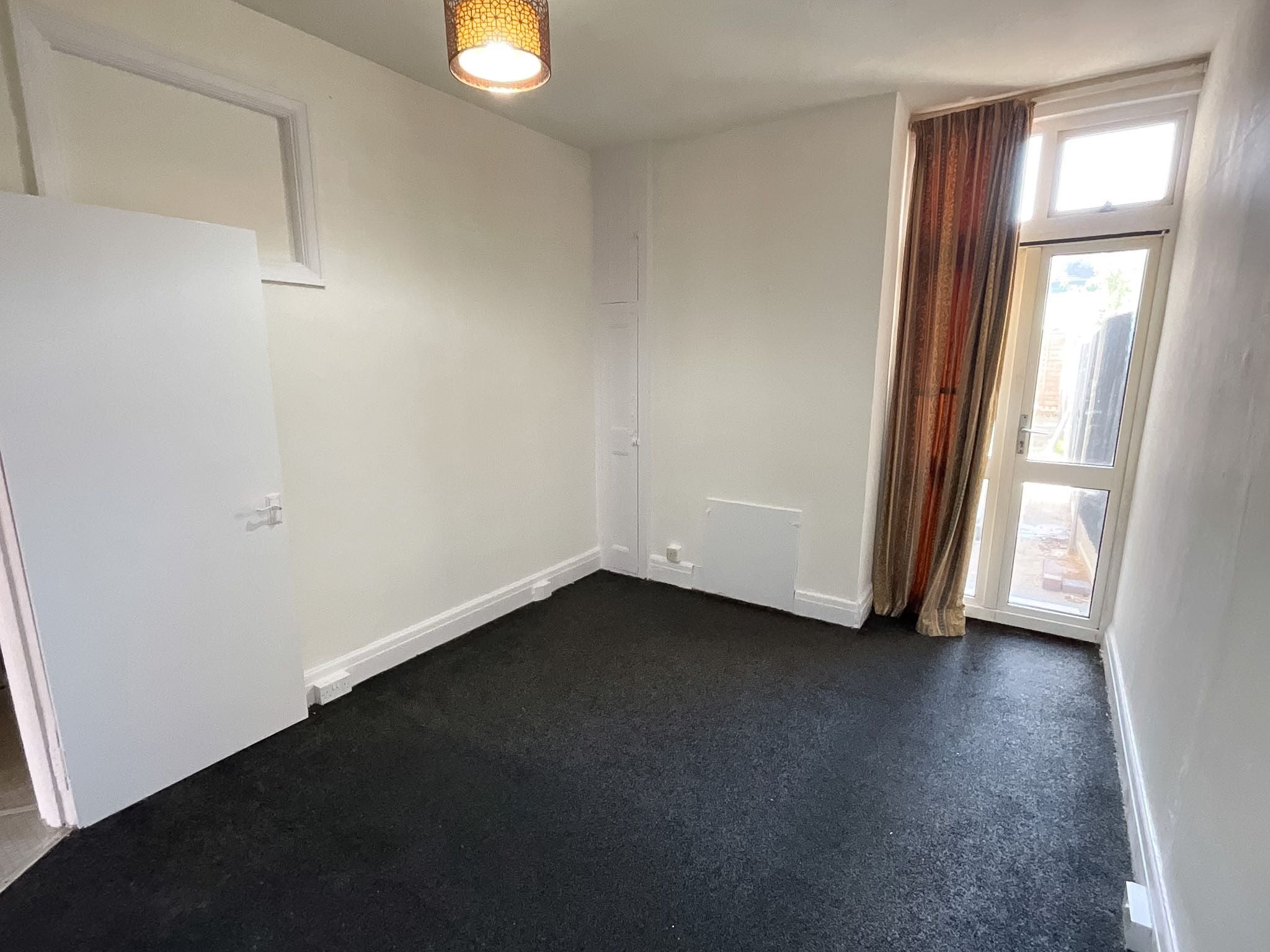 Flat Fairfax Drive in Southend-on-Sea