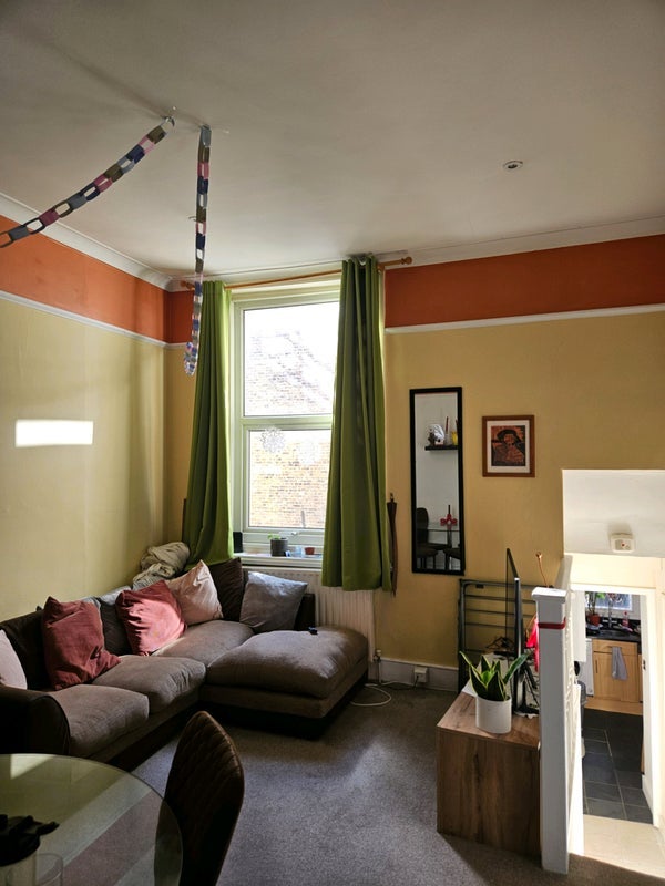 Room Fulham Road in Greater London