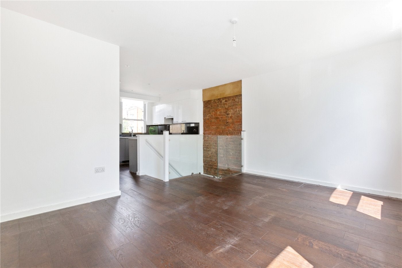 Flat Dunlace Road in Greater London