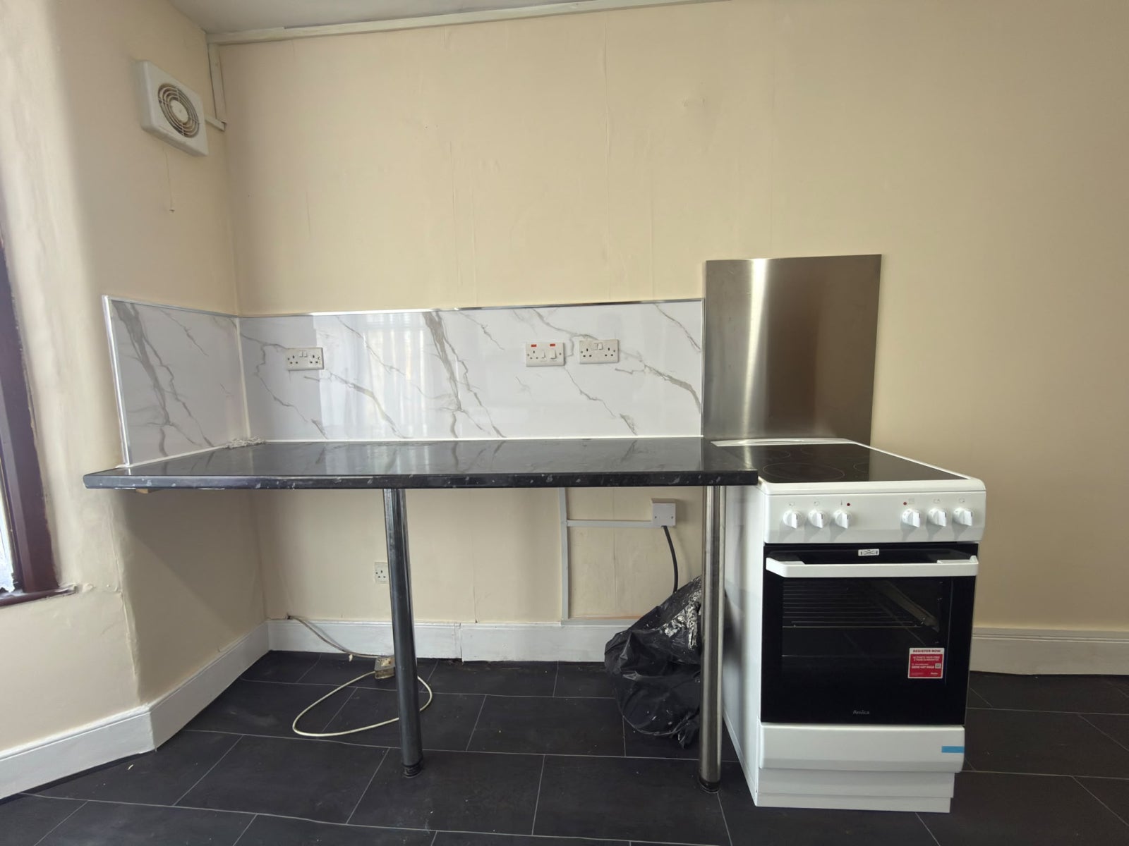 Flat First Avenue in Greater London