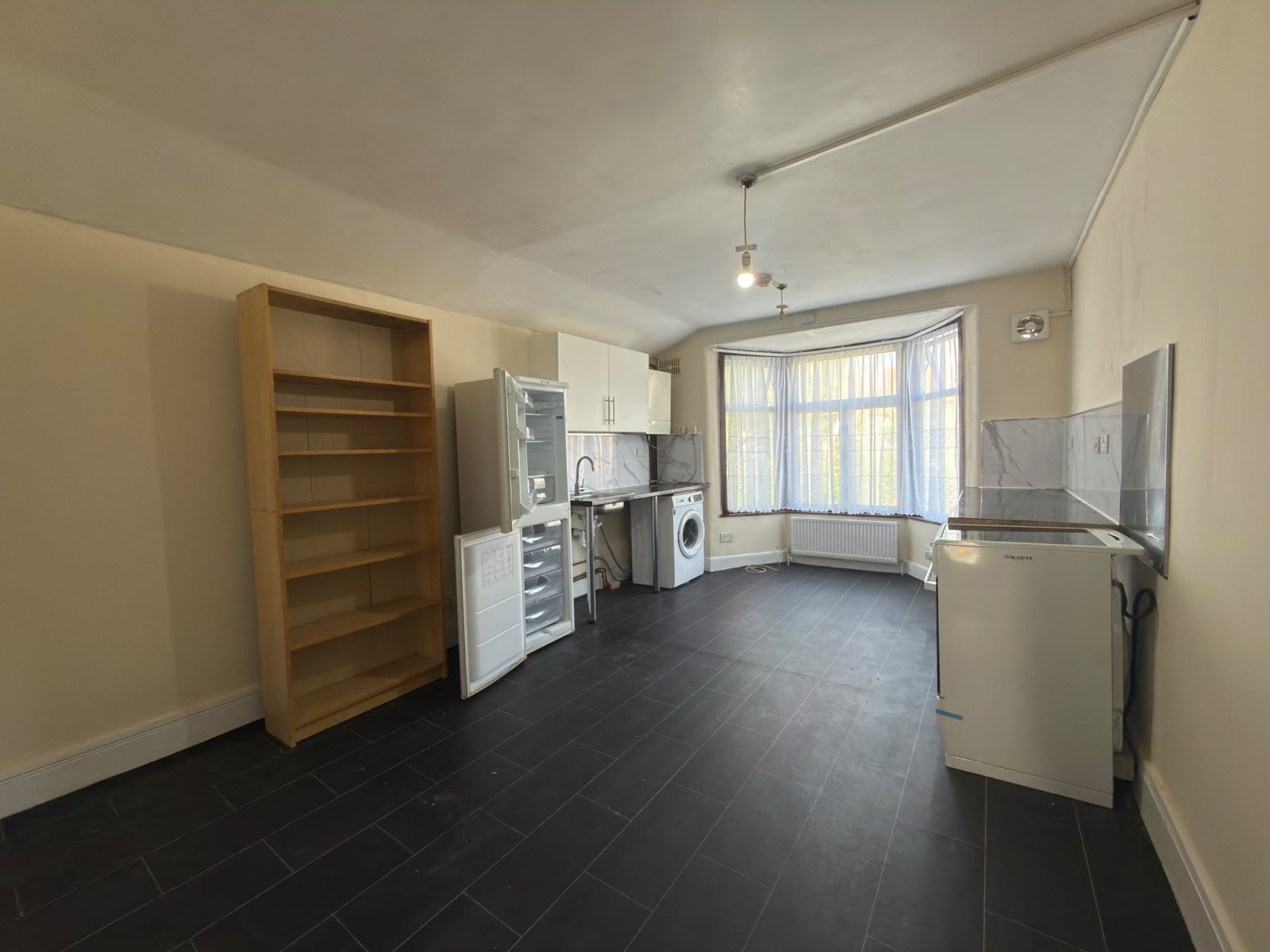 Flat First Avenue in Greater London