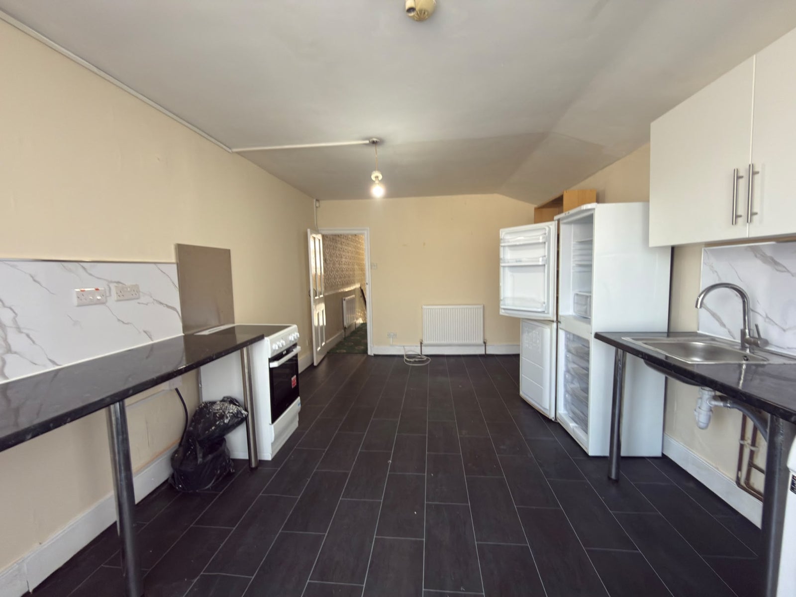 Flat First Avenue in Greater London