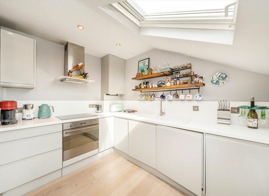 Flat Orchard Road in Greater London