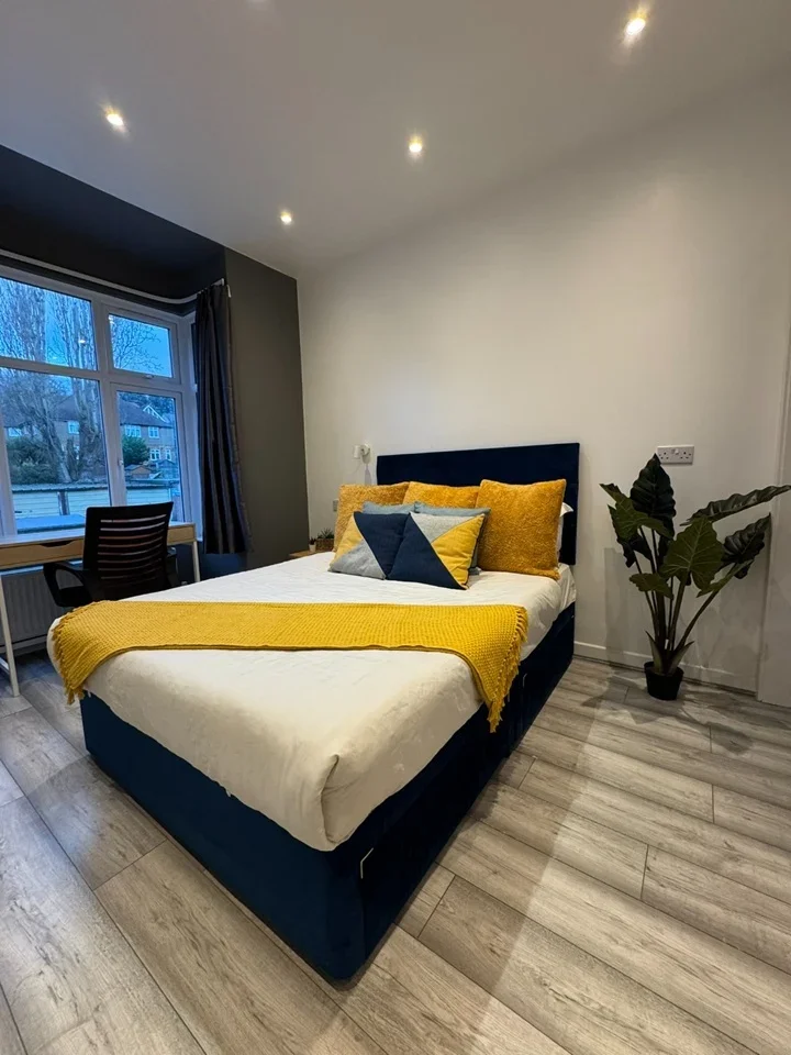 Room South Hill Avenue in Greater London