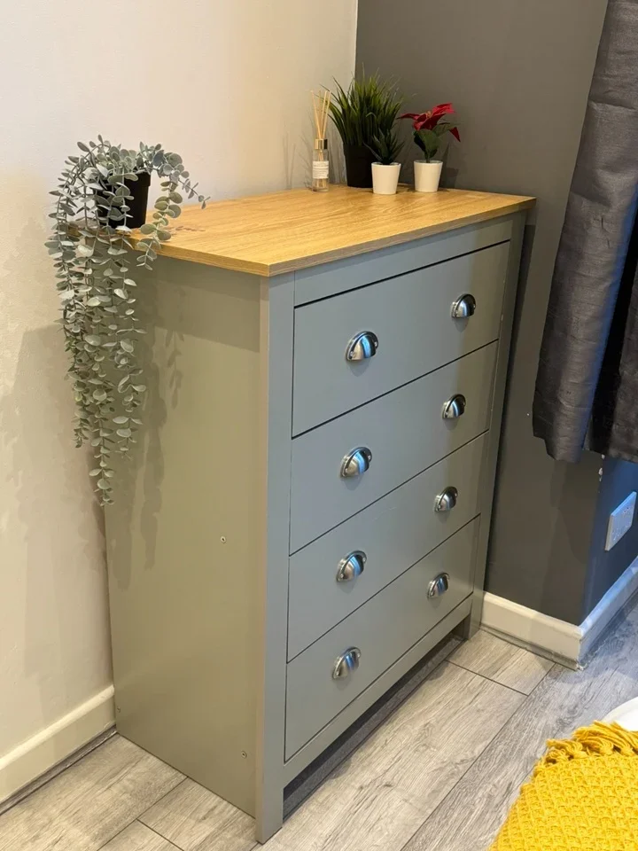 Room South Hill Avenue in Greater London